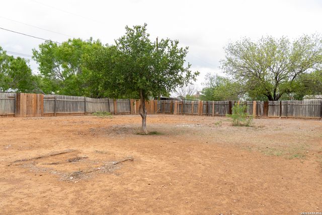 507 Beech, Jourdanton, TX 78026