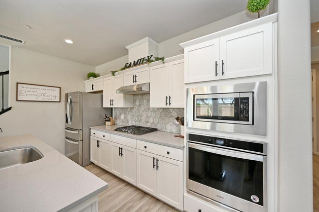 887 Wishon Avenue W, Madera, CA 93636