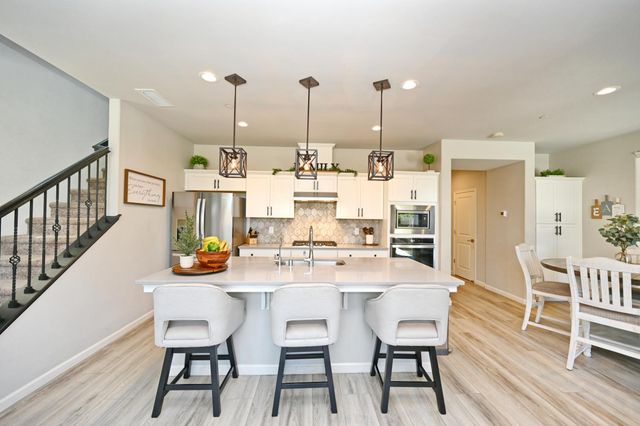 887 Wishon Avenue W, Madera, CA 93636