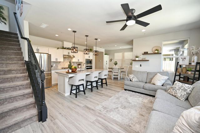 887 Wishon Avenue W, Madera, CA 93636