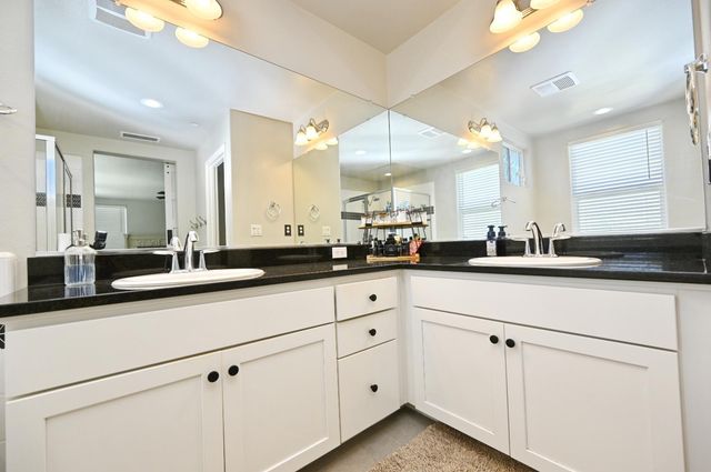 887 Wishon Avenue W, Madera, CA 93636