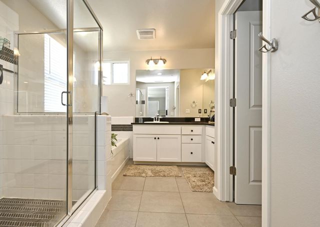 887 Wishon Avenue W, Madera, CA 93636
