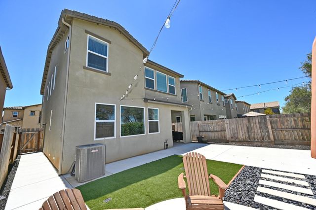 887 Wishon Avenue W, Madera, CA 93636