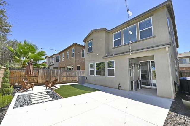 887 Wishon Avenue W, Madera, CA 93636