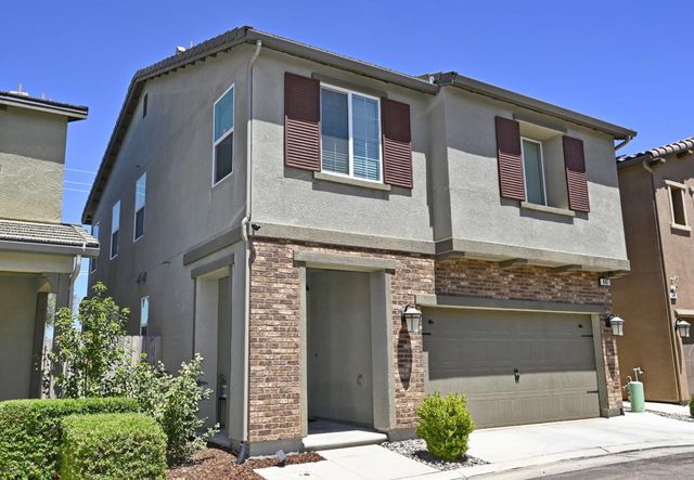 887 Wishon Avenue W, Madera, CA 93636