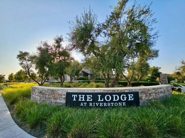 887 Wishon Avenue W, Madera, CA 93636
