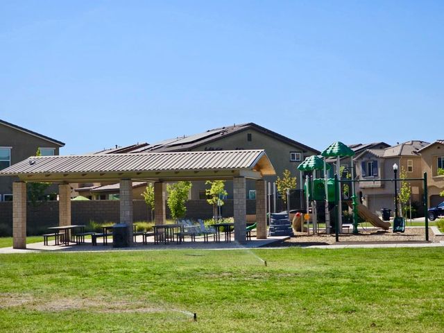 887 Wishon Avenue W, Madera, CA 93636