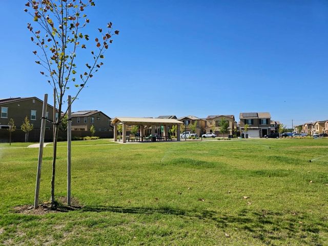 887 Wishon Avenue W, Madera, CA 93636