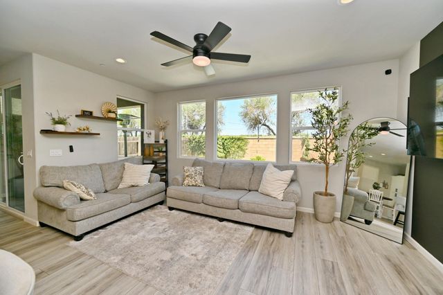 887 Wishon Avenue W, Madera, CA 93636