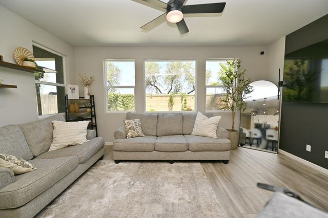 887 Wishon Avenue W, Madera, CA 93636