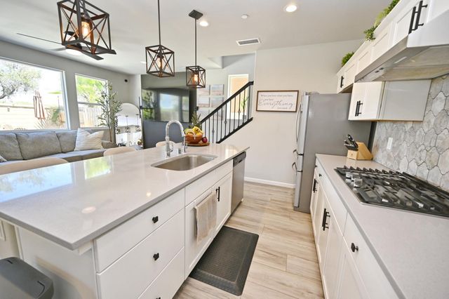 887 Wishon Avenue W, Madera, CA 93636