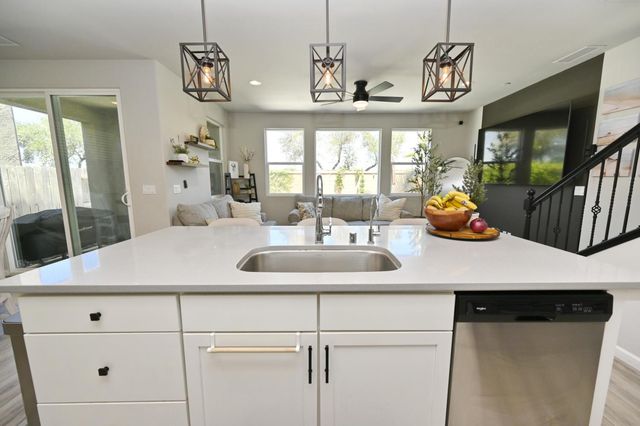 887 Wishon Avenue W, Madera, CA 93636