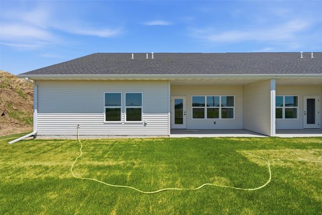 305 Dutch Drive, Robins, IA 52328