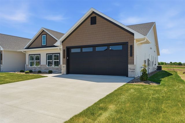 305 Dutch Drive, Robins, IA 52328