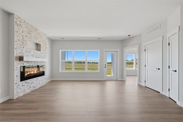 305 Dutch Drive, Robins, IA 52328