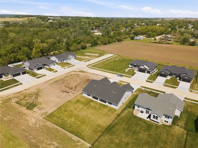 305 Dutch Drive, Robins, IA 52328