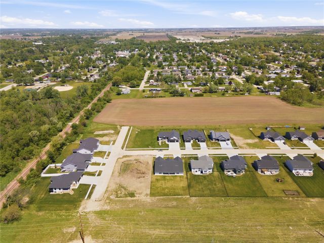 305 Dutch Drive, Robins, IA 52328