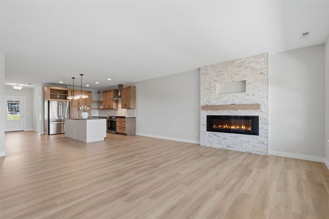 305 Dutch Drive, Robins, IA 52328