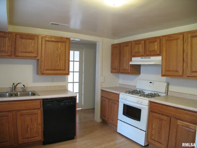 500 NE MADISON Avenue, Peoria, IL 61603