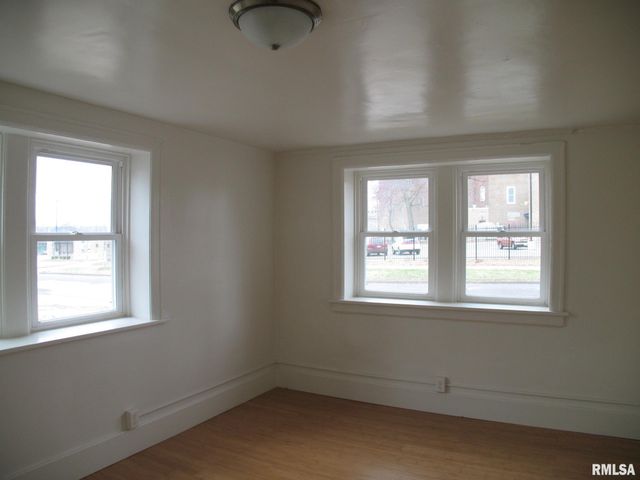 500 NE MADISON Avenue, Peoria, IL 61603