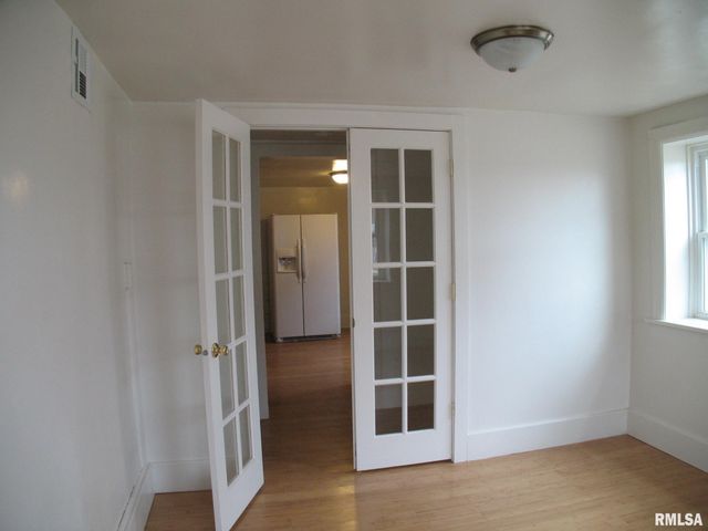 500 NE MADISON Avenue, Peoria, IL 61603