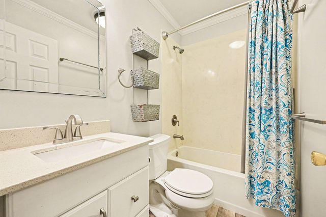 5505 Fulton Street NE, Ada, MI 49301