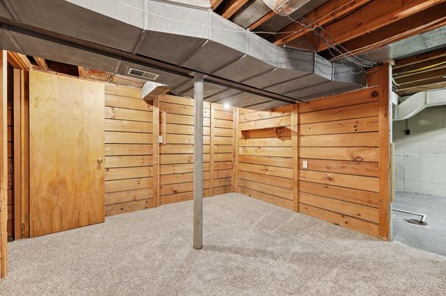 5505 Fulton Street NE, Ada, MI 49301