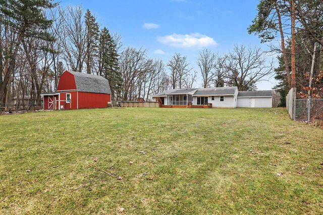 5505 Fulton Street NE, Ada, MI 49301