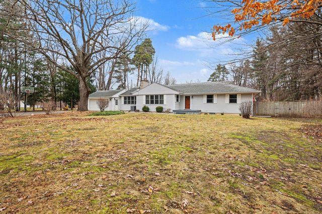 5505 Fulton Street NE, Ada, MI 49301