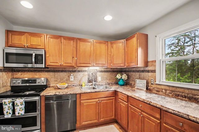 4918 LONGHORN DR, Woodbridge, VA 22193