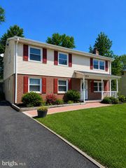 4918 LONGHORN DR, Woodbridge, VA 22193
