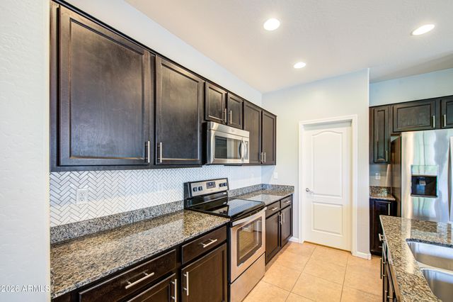 8617 E LOBO Avenue, Mesa, AZ 85209