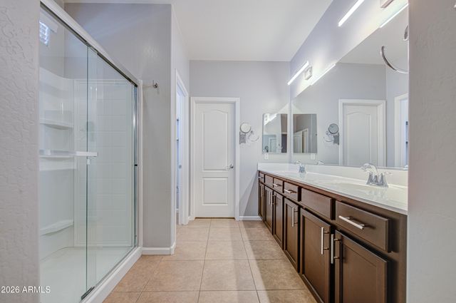 8617 E LOBO Avenue, Mesa, AZ 85209