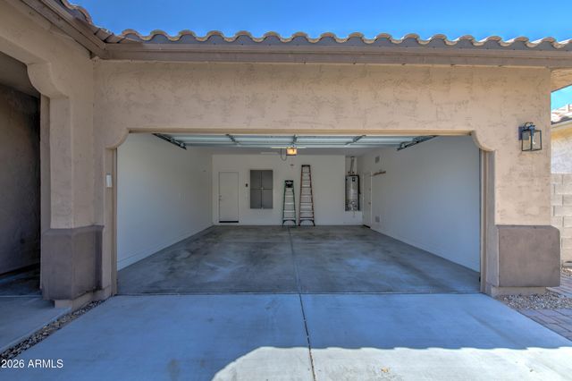 8617 E LOBO Avenue, Mesa, AZ 85209