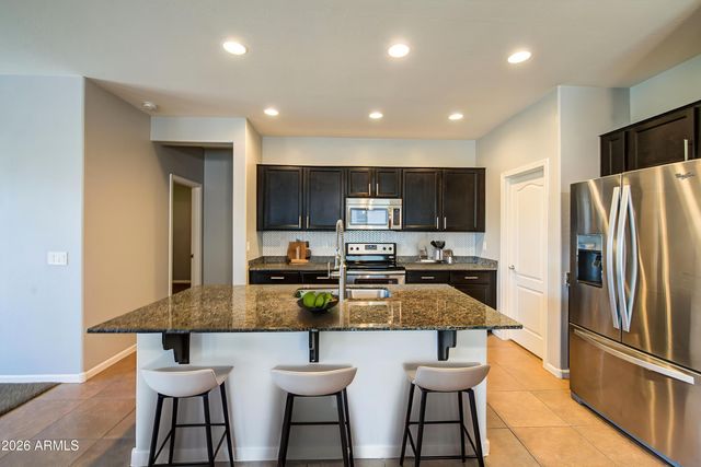 8617 E LOBO Avenue, Mesa, AZ 85209