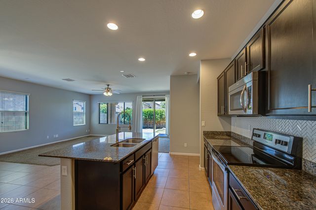 8617 E LOBO Avenue, Mesa, AZ 85209