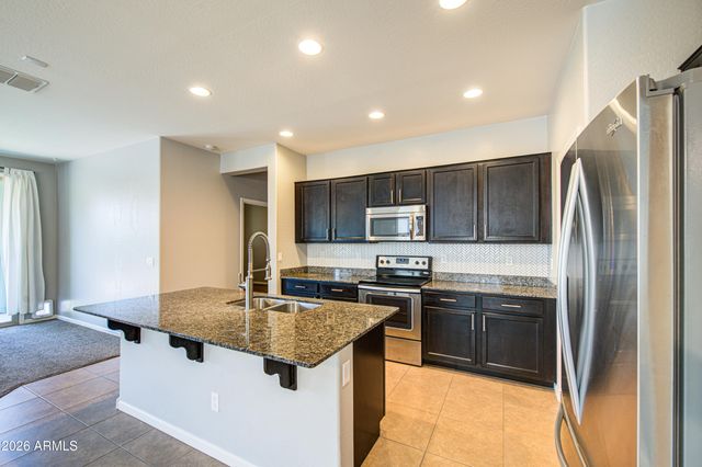 8617 E LOBO Avenue, Mesa, AZ 85209