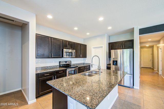 8617 E LOBO Avenue, Mesa, AZ 85209