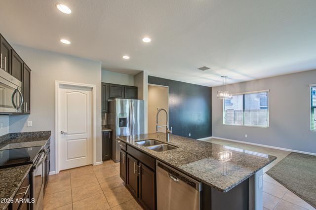 8617 E LOBO Avenue, Mesa, AZ 85209