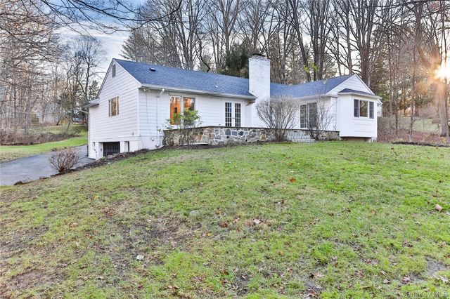 65 Red Oak Lane, Mount Kisco, NY 10549