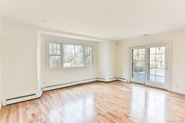 65 Red Oak Lane, Mount Kisco, NY 10549