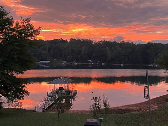 735 E E Lakeview Dr, Hayesville, NC 28904