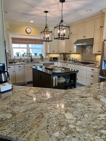 735 E E Lakeview Dr, Hayesville, NC 28904