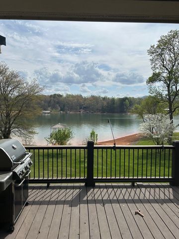 735 E E Lakeview Dr, Hayesville, NC 28904