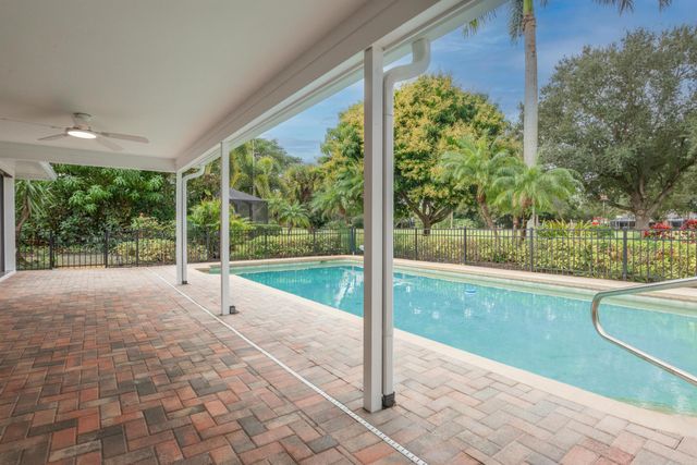 3201 SE Fairway W, Stuart, FL 34997