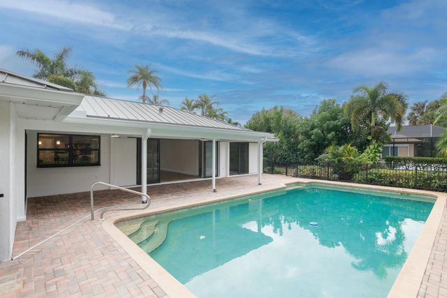 3201 SE Fairway W, Stuart, FL 34997