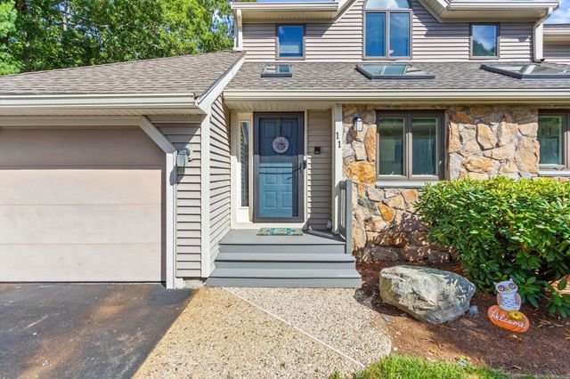 11 Magnolia Dr 11, Franklin, MA 02038