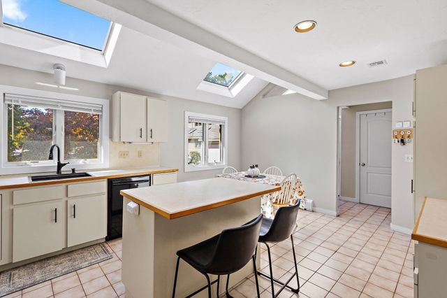 11 Magnolia Dr 11, Franklin, MA 02038