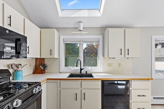 11 Magnolia Dr 11, Franklin, MA 02038
