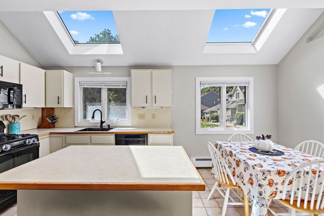 11 Magnolia Dr 11, Franklin, MA 02038